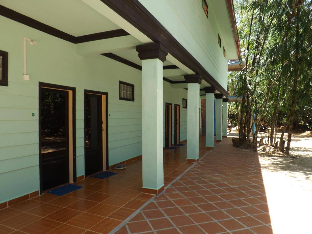 Arcadia Backpackers & Waterpark Hostel Kampot Exterior photo